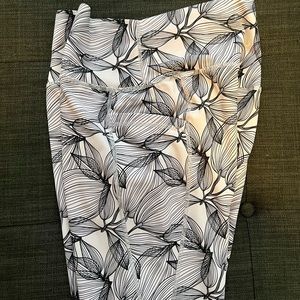 BuffBunny pocket limitless leggings lavender citrus print size L.